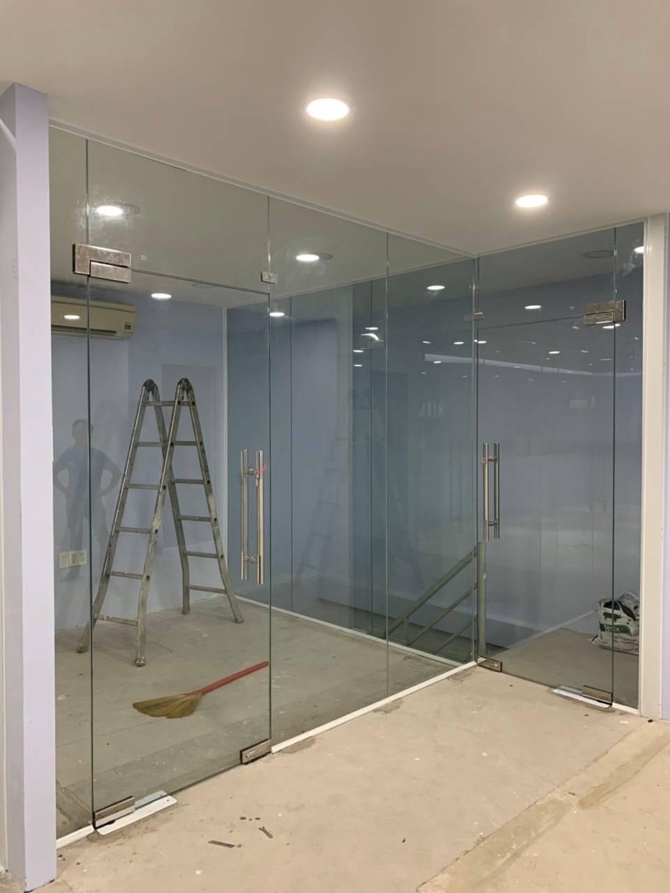 Vách Kính Cường Lực Văn Phòng