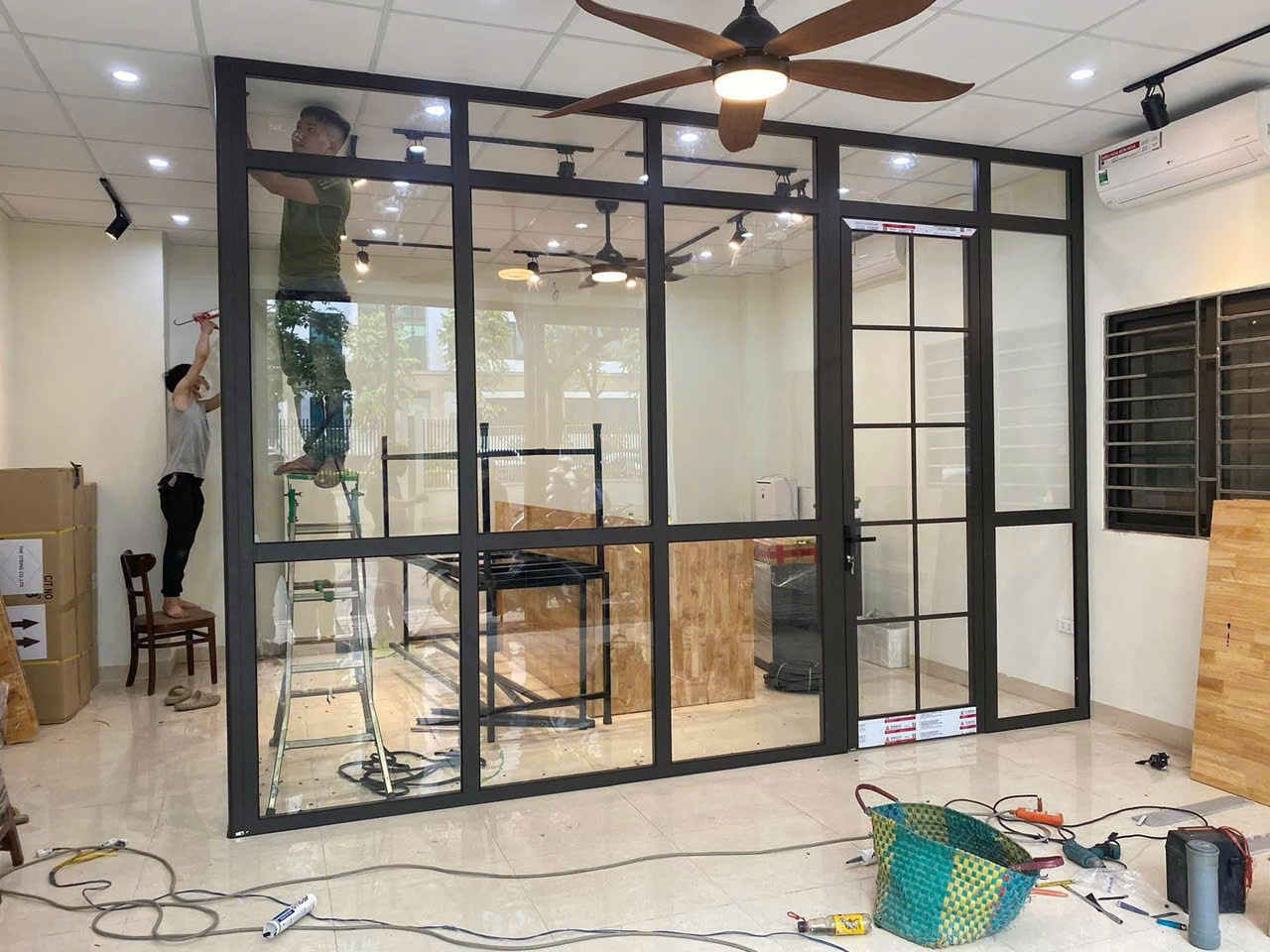 Nhôm Kính Mạnh Tiến – Chuyên Thi Công Vách Ngăn Nhôm Kính Xingfa Uy Tín